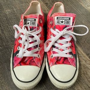 Women sz 7 rose pattern converse